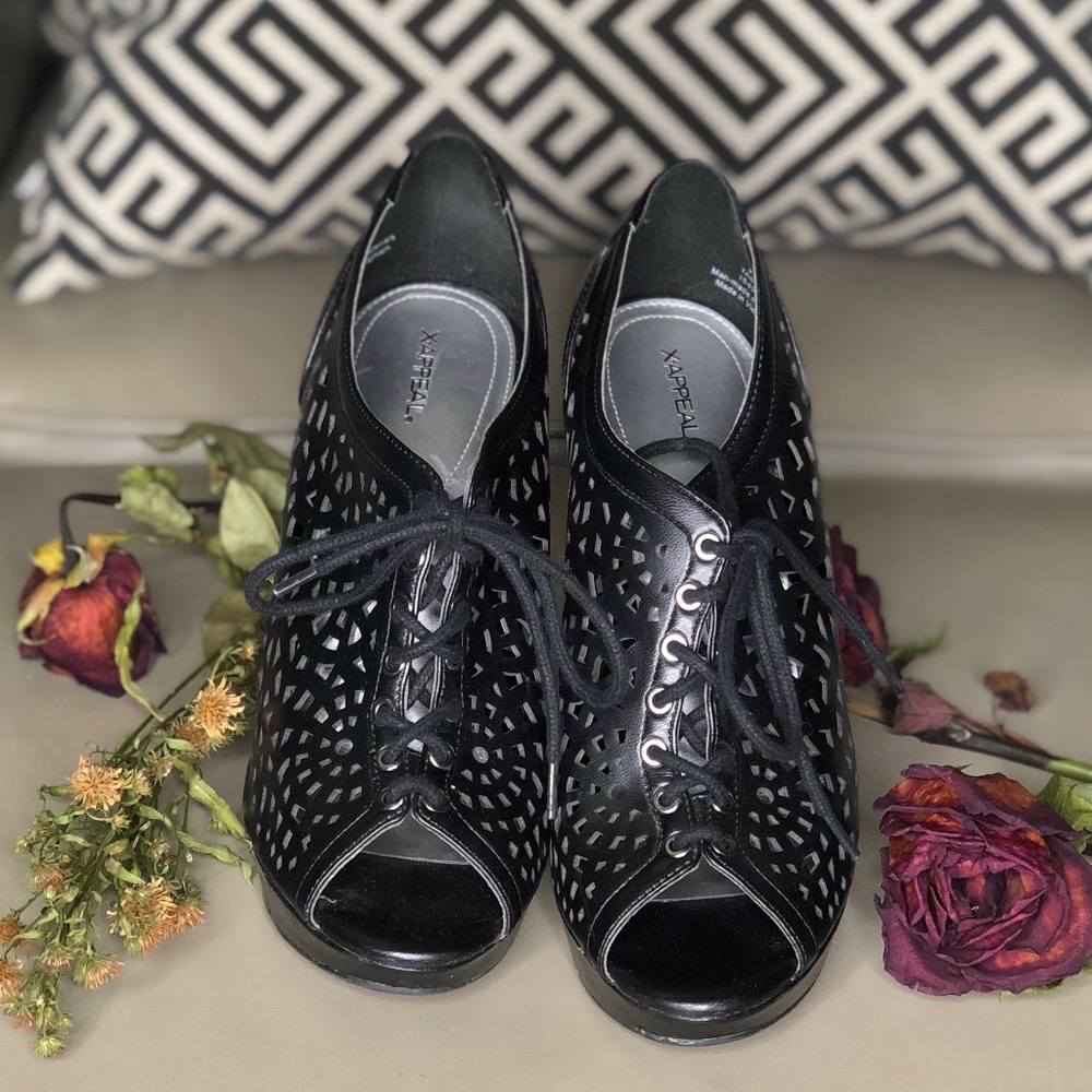 Xappeal Black Lattice Shoe Laced Heels ❤️